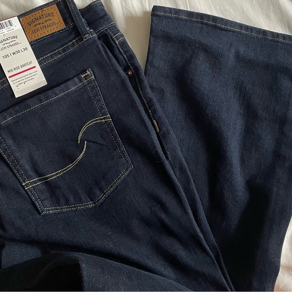 Signature by Levi Strauss & Co. Gold Label Women's Shaping Bootcut Jeans - Picture 3 of 5